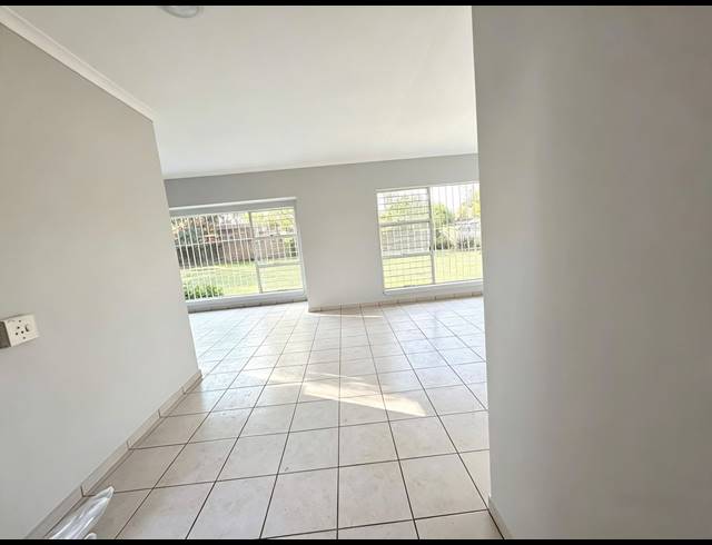 4 BEDROOM HOUSE FOR SALE IN VAN RIEBEECK PARK